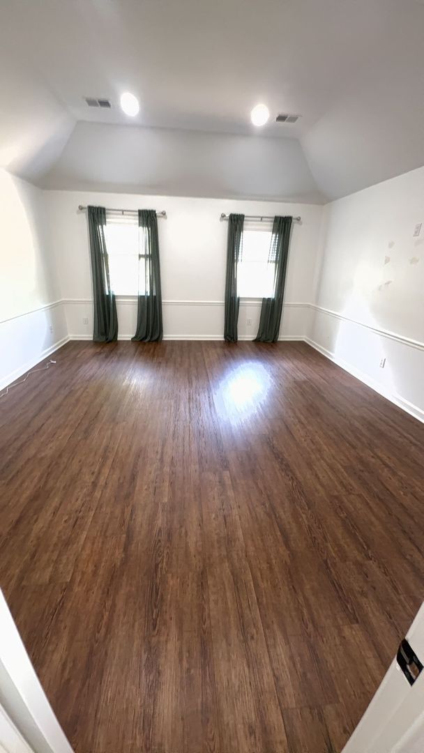 Building Photo - Beautiful 4 bedroom 2.5 bathroom home in C...