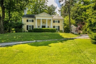 Building Photo - 306 Quaker Rd