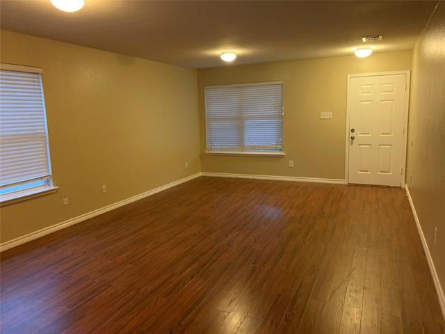 Foto del edificio - 2408 Emerald Ln