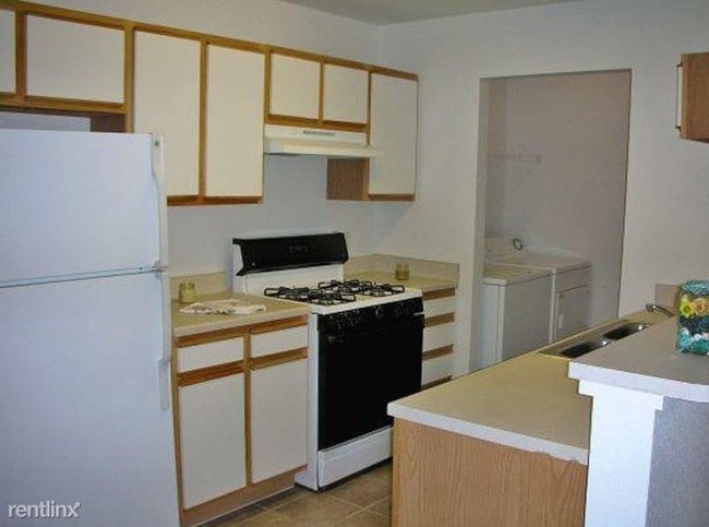 Building Photo - 770 S 40th St