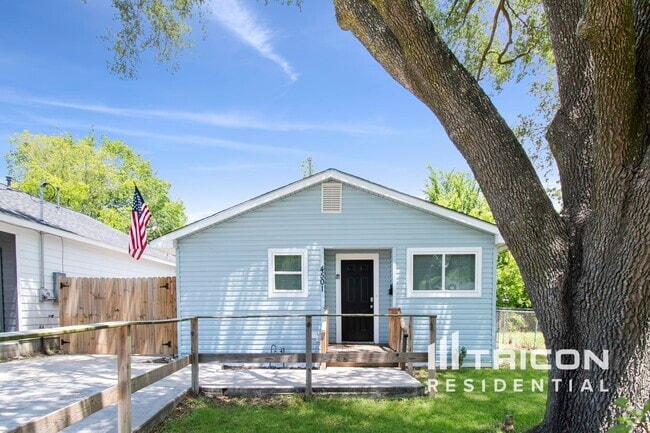 Building Photo - 4501 Clover St