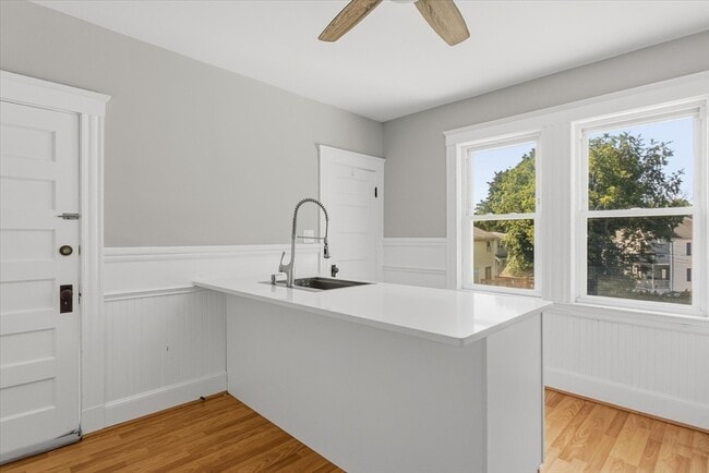 Building Photo - 452 Quarry St