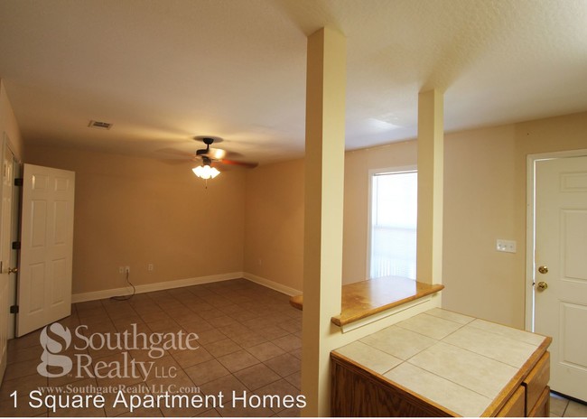 Building Photo - 615 Thornhill Dr