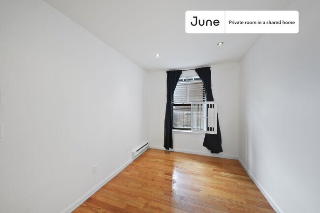 Foto del edificio - Private bedroom in 3 bed/1 bath Home