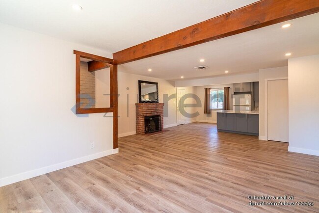 Foto del edificio - 8428 Central Ave