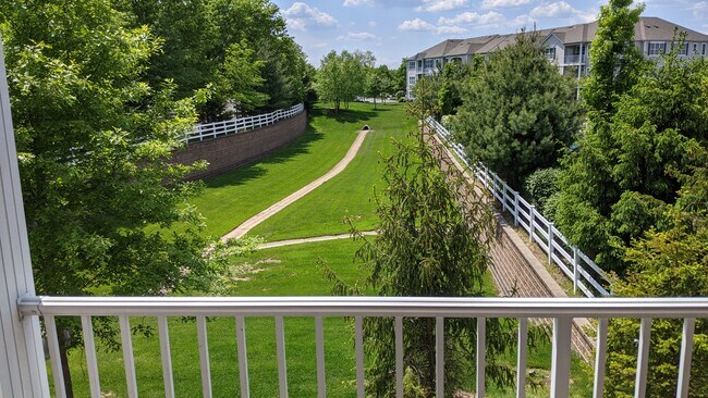 Foto del edificio - 627 Timberlake Dr