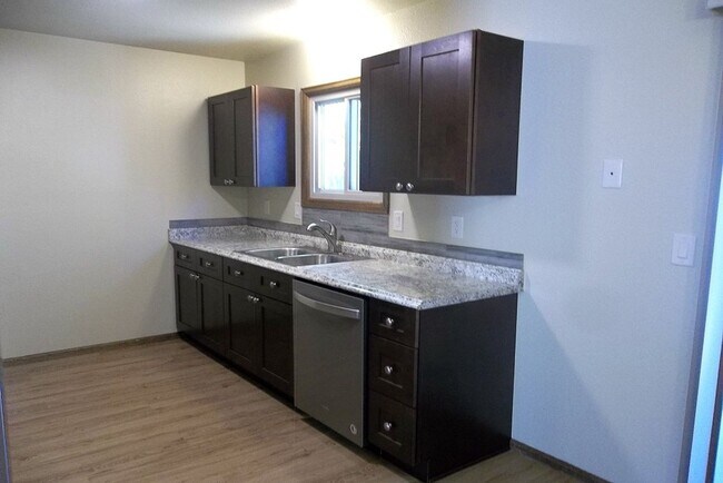 Foto del edificio - Classic Fort Collins Home Available This August