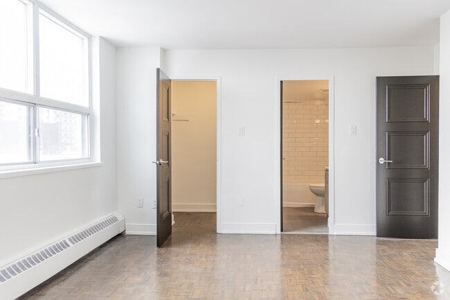 3BR, 2BA - 1281SF - Chambre principale - Eglinton Residences