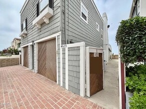 Building Photo - 4029 Ocean Dr
