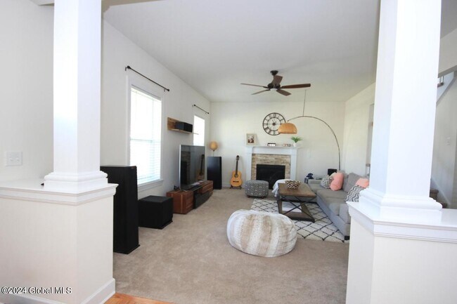 Building Photo - 13 Vettura Ct