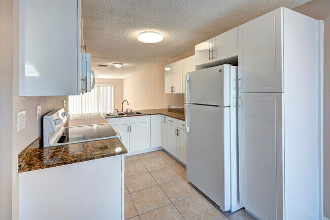 Foto del edificio - 858 Crystal Lake Dr