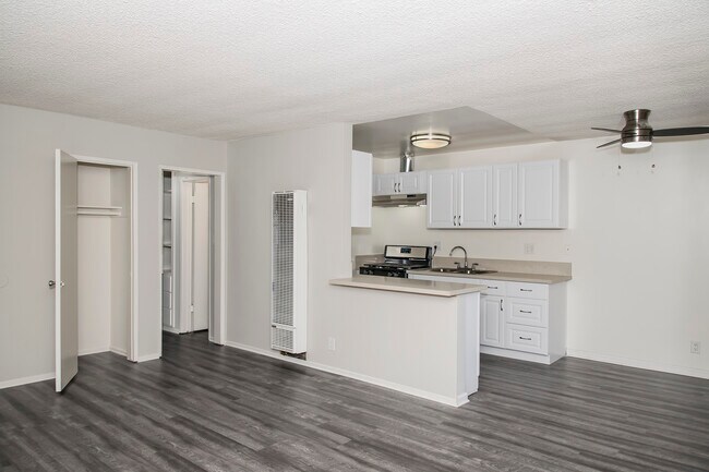 Foto del edificio - 833 W Foothill Blvd
