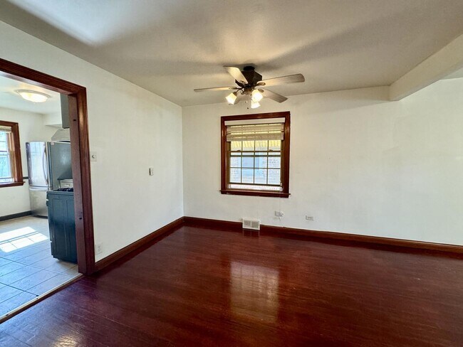 Building Photo - 4527 N Mulligan Ave