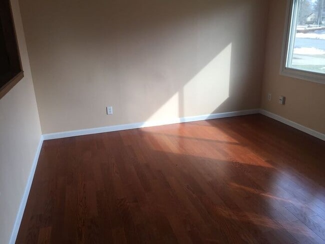 Building Photo - 3 bedroom, 1 full bath fully remodeled Ranch home in Parchment Schools