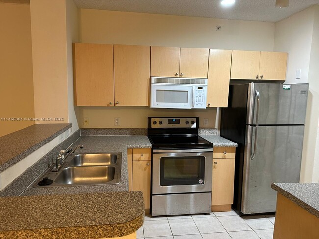 Foto del edificio - 8050 N Nob Hill Rd