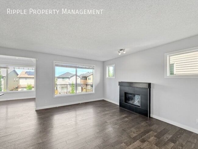 Building Photo - GORGEOUS 3 BEDS, 2.5 BATHS SINGLE FAMILY HOUSE | HUGE BONUS DEN & DEDICATED OFFICE