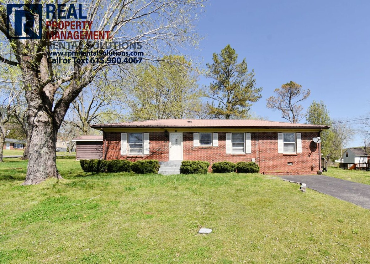 Primary Photo - Great corner lot home in Auburntown! Garag...