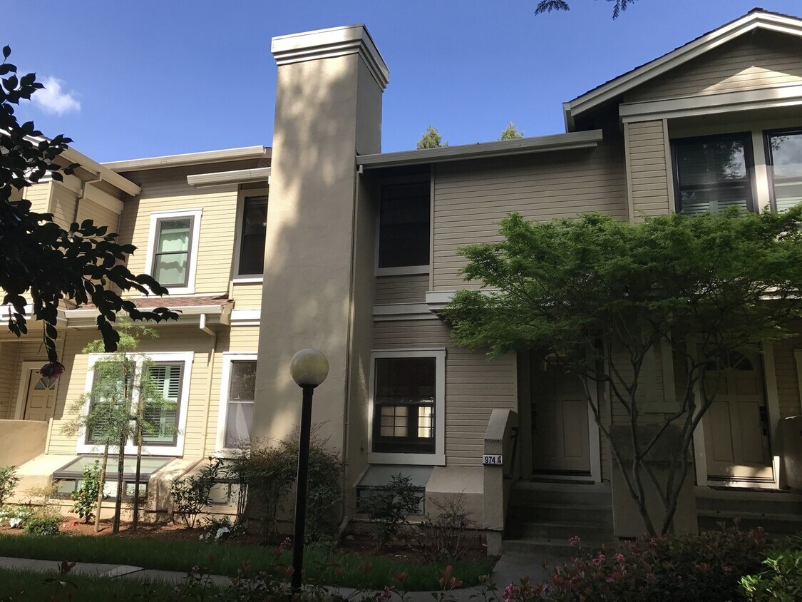 Foto principal - Quiet remodeled townhouse near Sunnyvale a...