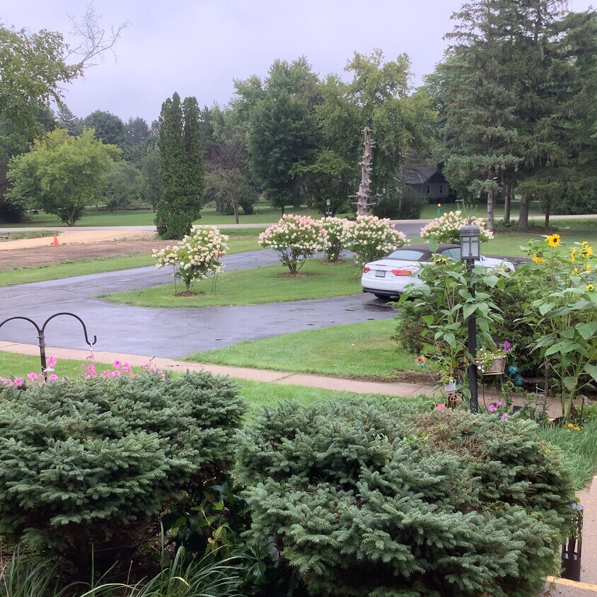 11239 N Parkview Dr, Mequon, WI 53092 House Rental in Mequon, WI