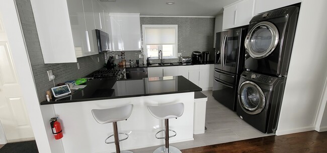 Kitchen and laundry area - 545 Livingston St