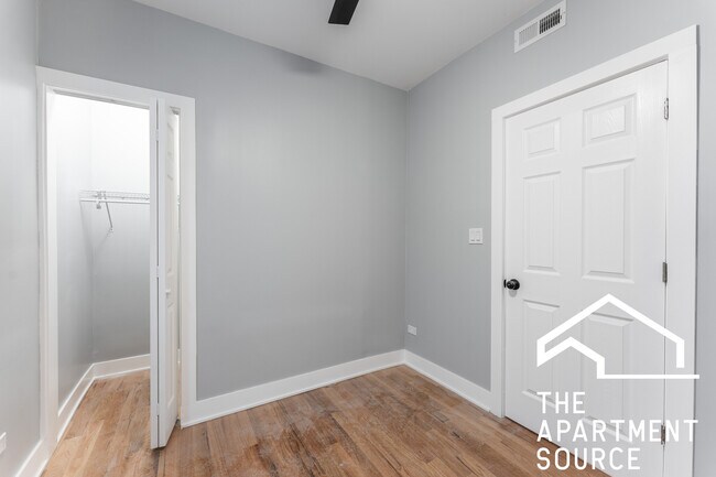 Foto del edificio - 1624 W Beach Ave