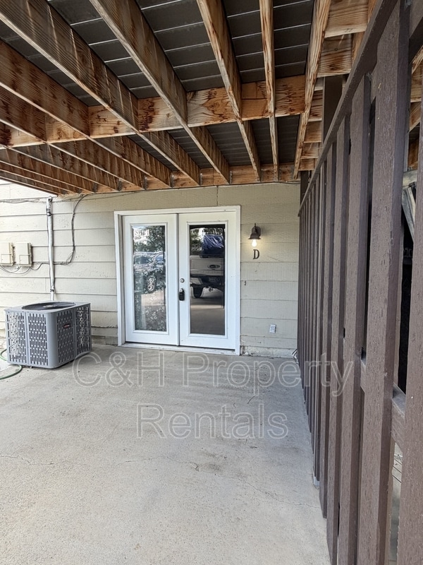 Building Photo - 2314 Rosebud Dr