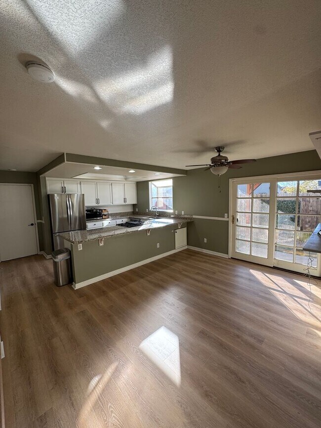 Foto del edificio - 4 Bed 3 Bath in Desirable Santa Maria Neighborhood