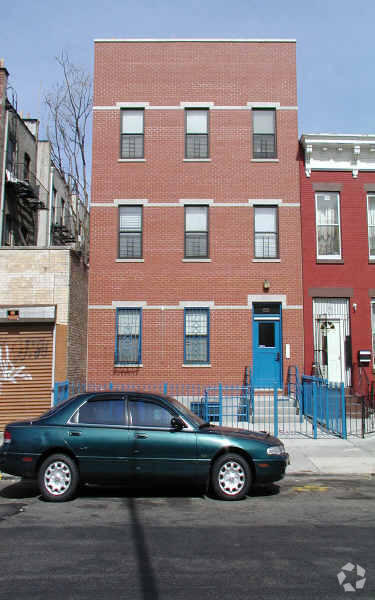 Building Photo - 295 Kosciusko St