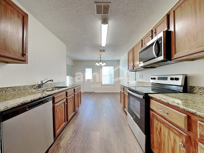 Foto del edificio - 1699 Wildrose Dr