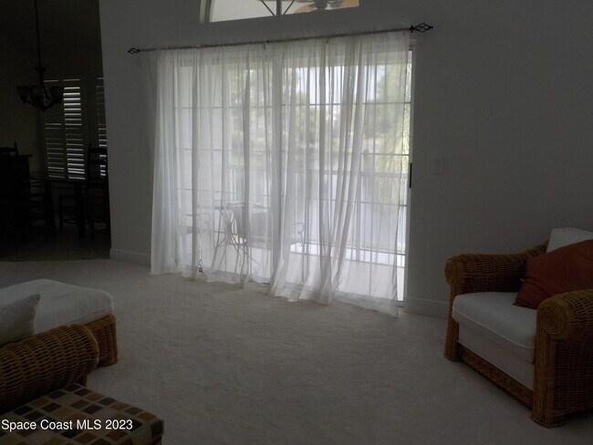 Foto del edificio - 4740 Lake Waterford Way