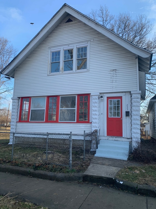 233 N 14th 1/2 St, Terre Haute, IN 47807 House Rental in Terre Haute