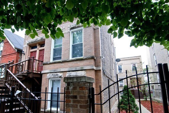 Building Photo - 2335 W Dickens Ave