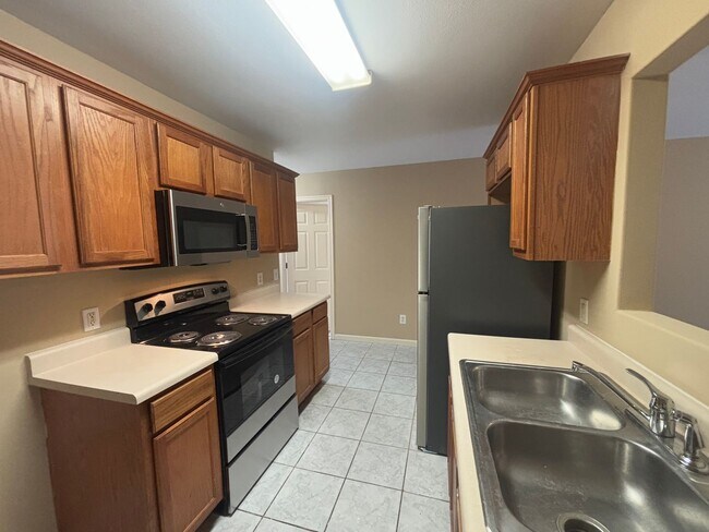 Building Photo - Newly Renovated 3 BR Duplex in Centerton M...