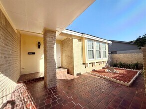 Building Photo - 10423 Kirkshire Dr