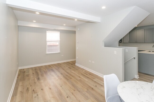 Foto del edificio - 1740 W Henderson St