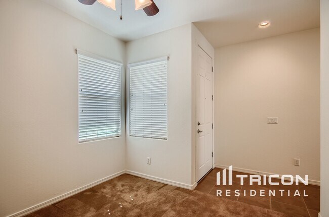 Foto del edificio - 41220 W Colby Dr