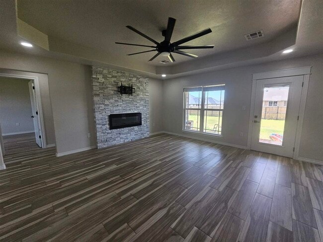 Building Photo - 207 Meadowlark Ln
