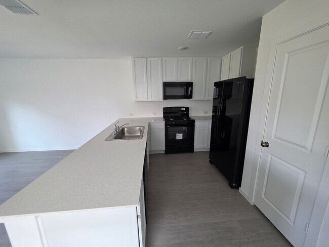 Foto del edificio - "Feel Right at Home – Modern 3 Bed, 2.5 Ba...