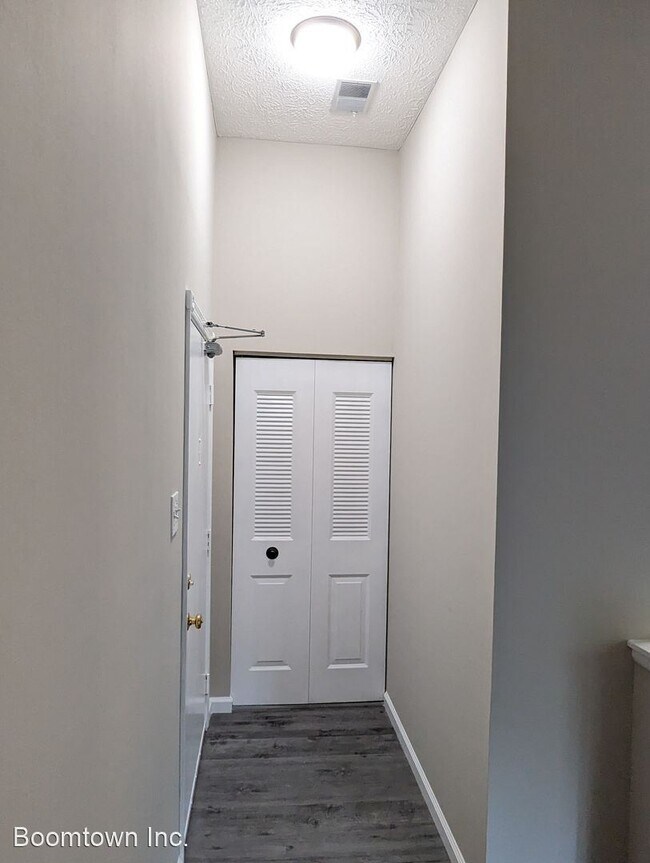 Building Photo - 2 br, 1 bath House - 12305 Silvergate Way ...