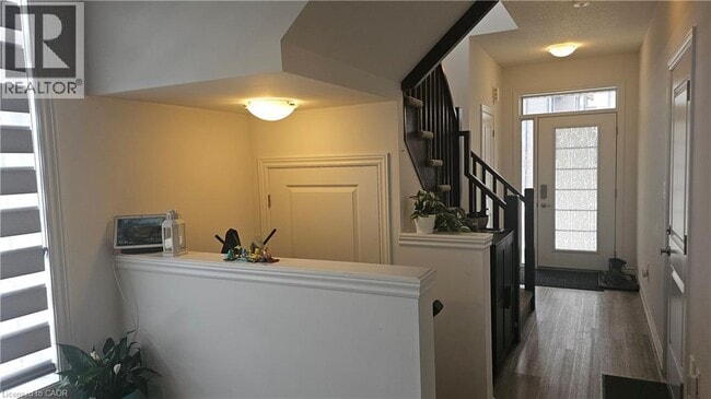 Building Photo - 461 Blackburn Dr