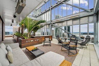 Building Photo - Spera