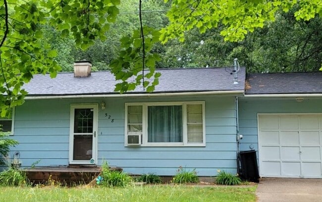 Building Photo - 528 E Lewis St