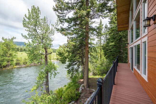 Foto del edificio - Saddle St