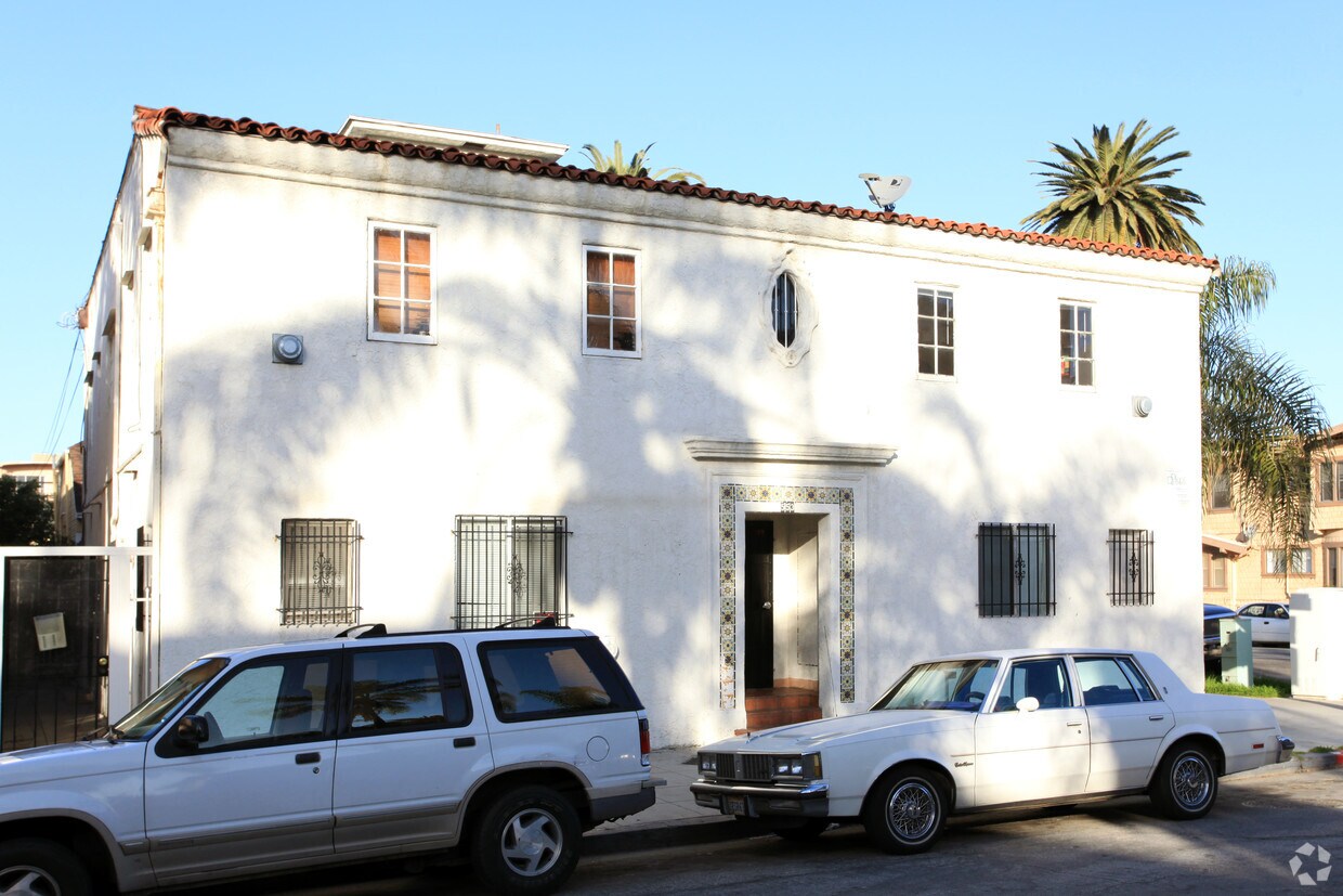 Building Photo - 553 Cedar Ave