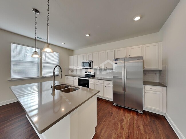 Foto del edificio - 7022 Garrett Ct