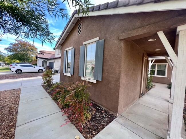 Foto del edificio - Lovely 4 Bedroom Murrieta Home for LEASE w...