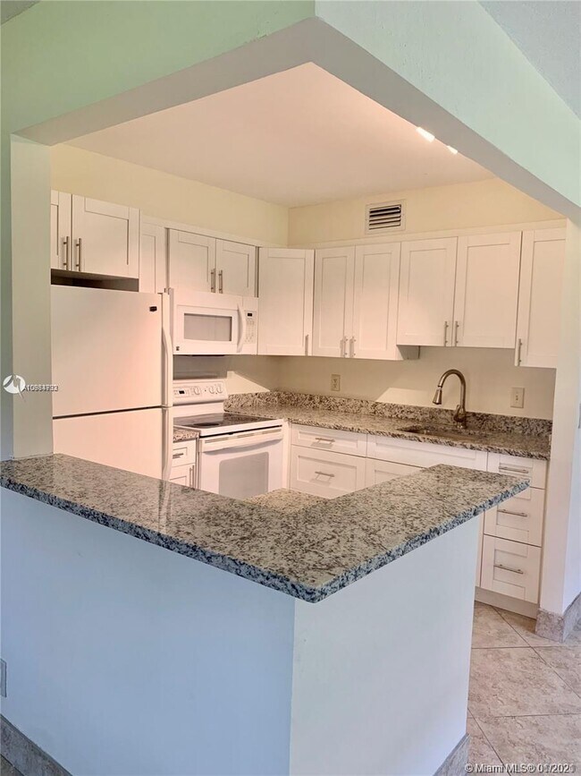 Building Photo - 486 Saxony Dr