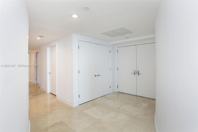 Foto del edificio - 17001 Collins Ave