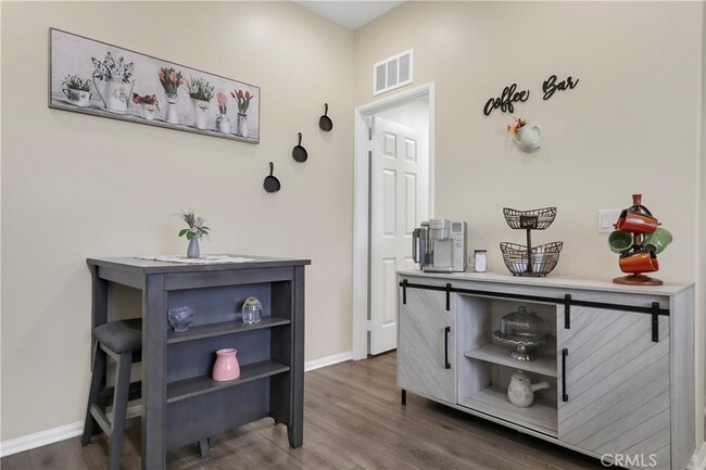 Foto del edificio - 345 Paseo Gusto