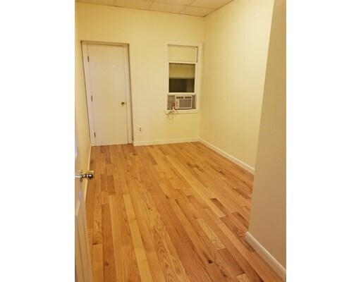 Building Photo - 506 Beacon St